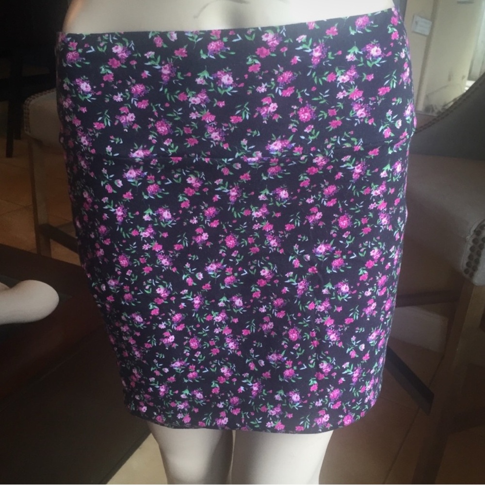 Floral Print Black & Pink Pencil Skirt - Picture 7 of 9